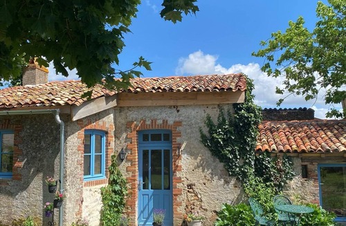 Argentonnay House | Stay at the alpaca farm, opposite Chateau de Sanzay,