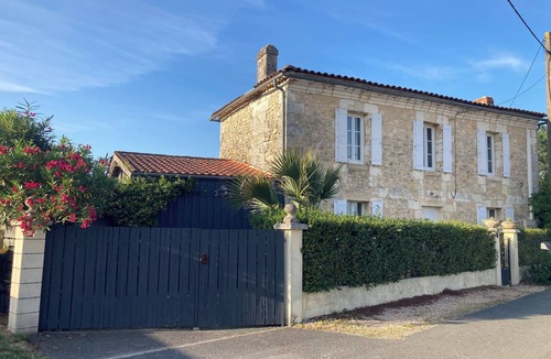 Tresses House | STONE, charm and nature