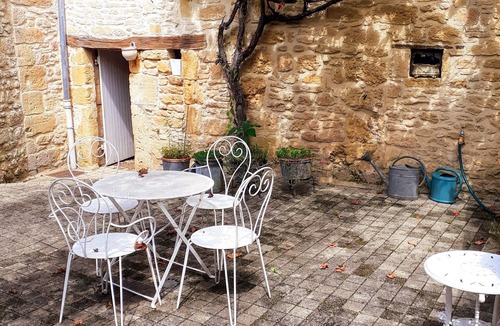 Saint-Leon-sur-Vezere House | Stone house at the foot of La Vézère, for 6