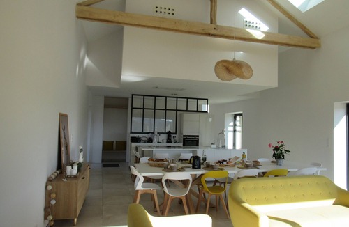 Veyrines-de-Domme Villa | Stone house with character, fully renovated with swimming pool, sleeps 12