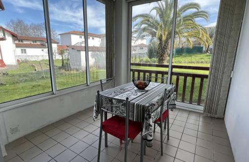 Cambo-les-Bains Apartment | Studio 2 personnes, terrasse fermée, animaux tolérés, proche parking – Cambo-les-Bains - FR-1-495-63