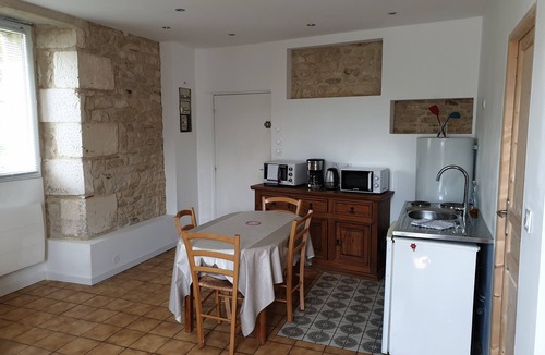 Chasseneuil-du-Poitou Apartment | Studio Apartment "5 - 3 Min Du Futuroscope" with Wi-Fi