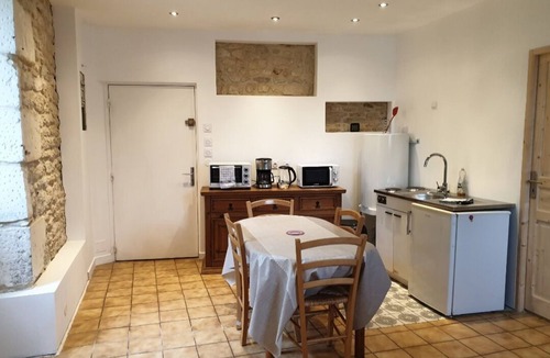 Chasseneuil-du-Poitou Apartment | Studio Apartment "5 - 3 Min Du Futuroscope" with Wi-Fi