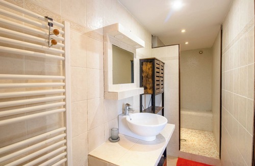 Saint-Amand-de-Vergt Apartment | Studio Apartment 'Petit Gîte Croix Du Sud' with Shared Pool, Shared Terrace and Wi-Fi
