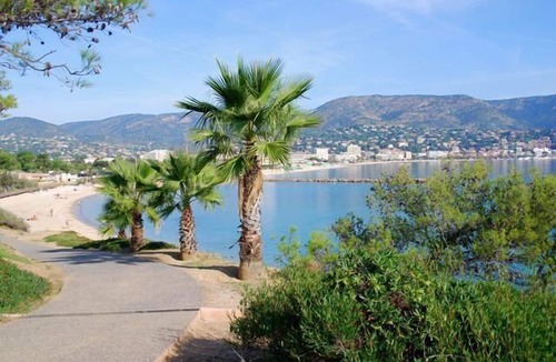 La Faviere Apartment | Studio apartment sleeps 3 BORMES LES MIMOSAS