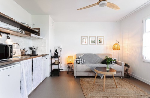 Rivedoux-Plage Apartment | Studio Apartment 'Le Phare, Vue Mer' with Sea View, Private Terrace and Wi-Fi