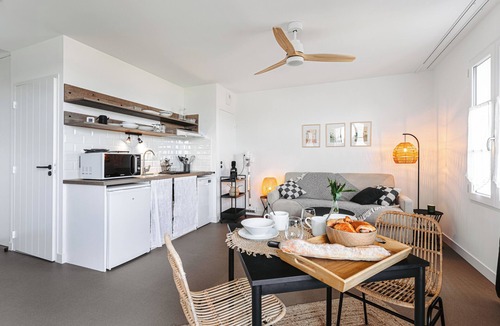 Rivedoux-Plage Apartment | Studio Apartment 'Le Phare, Vue Mer' with Sea View, Private Terrace and Wi-Fi