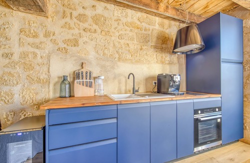 Saint-Emilion Apartment | Studio Apartment 'L'escale Bigaroux' with Wi-Fi and Air Conditioning