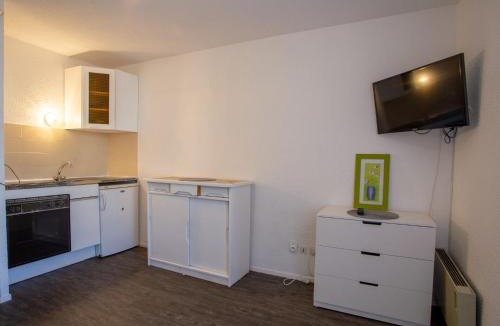 La Faviere Apartment | Studio Côte d'Azur-10 by Interhome