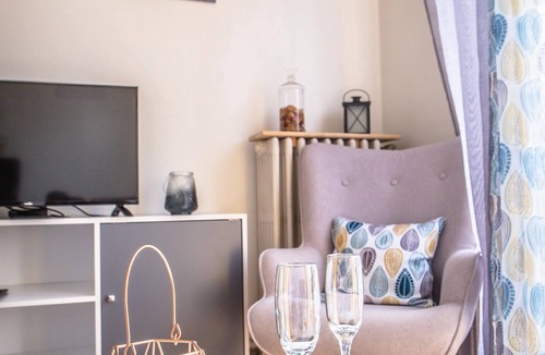 Brive-la-Gaillarde Apartment | Studio Coquet Functional Parking