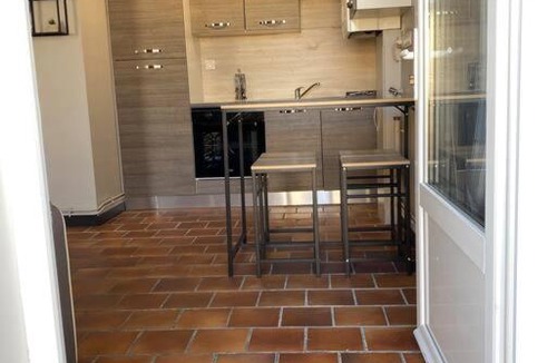 Surgeres Apartment | Studio duplex meublé avec place de parking
