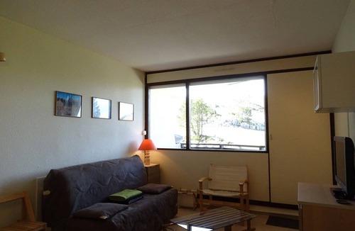 Arette Apartment | Studio for 4 near the slopes with balcony and parking