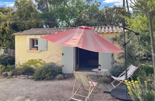 Cabrieres-d'Avignon Apartment | Studio Ideal for guaranteed special moments