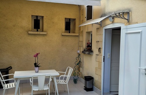 Sarlat-la-Caneda Apartment | Studio in Sarlat, for a couple in search of calm