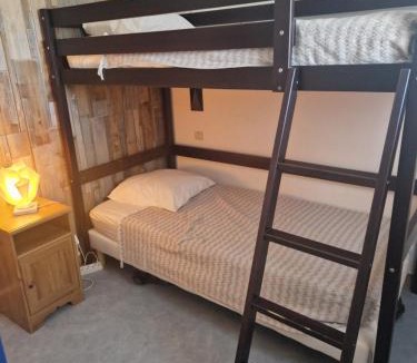 La Celle-sous-Gouzon Apartment | Studio les pieds dans l'eau