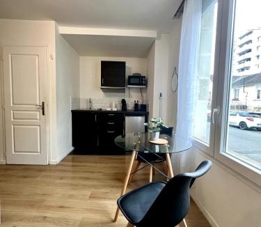 La Celle-sous-Gouzon Apartment | Studio Londres i cosy proche centre-ville I Châtellerault