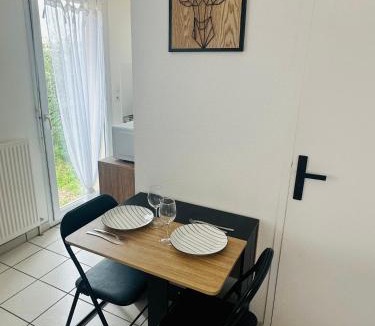 Jaunay-Clan Apartment | Studio lumineux & cosy, 3 min du Futuroscope