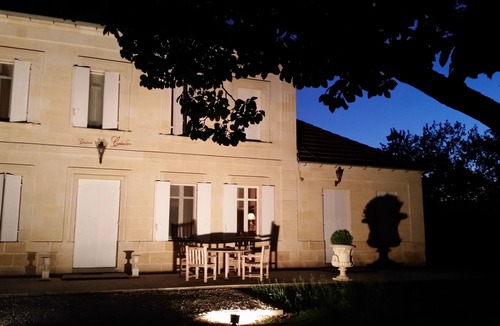 Saint-Pey-de-Castets Apartment | Studio Mayne for 2 people on Wine Estate Chateau Cadaulan