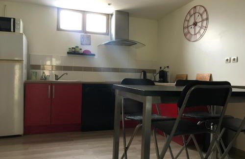 Begles Apartment | studio next to bordeaux city center with a terrace