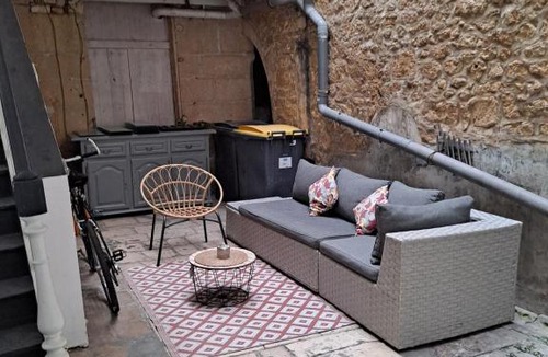 Rochefort Apartment | studio rénové et patio pour vélo