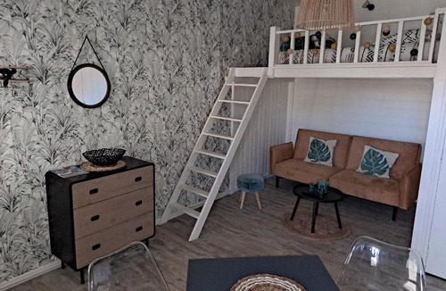 Rochefort Apartment | studio rénové et patio pour vélo