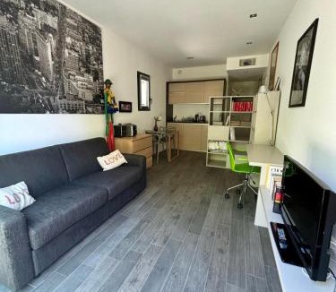 Sud Apartment | Studio Terrasse Privée Jardin Air conditionné