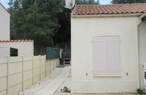 Saint-Pierre-d'Oleron Apartment | Studio with covered terrace 150m from Matha beach