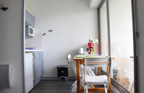 La Rochelle Apartment | Studio with port view, beach nearby, parking, La Rochelle
