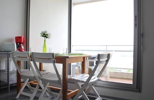 La Rochelle Apartment | Studio with port view, beach nearby, parking, La Rochelle