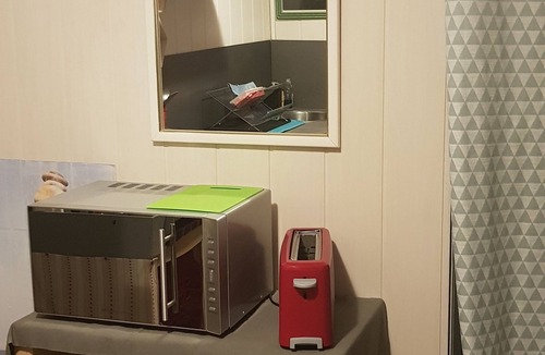 Montussan House | STUDIO WITH PRETTY BEDROOM, KITCHENETTE, TERRACES