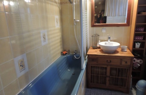 Montussan House | STUDIO WITH PRETTY BEDROOM, KITCHENETTE, TERRACES