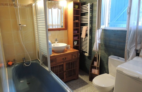 Montussan House | STUDIO WITH PRETTY BEDROOM, KITCHENETTE, TERRACES