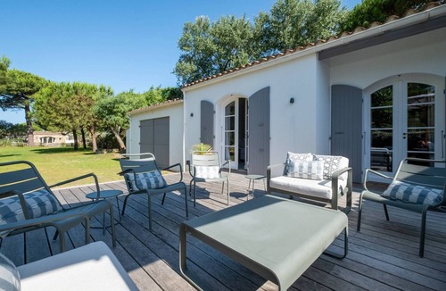 Les Portes-en-Re House | Stunning family villa with private pool and tennis court