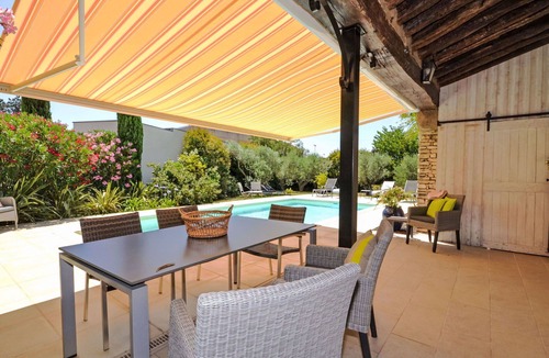 Morieres-les-Avignon Villa | Stunning private villa for 6 people with A/C, private pool, WIFI, TV and terrace