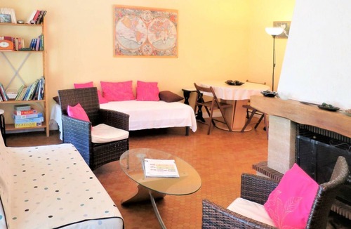 Saint-Laurent-de-Medoc Villa | Stunning private villa for 6 guests with WIFI, TV, terrace, pets allowed and parking