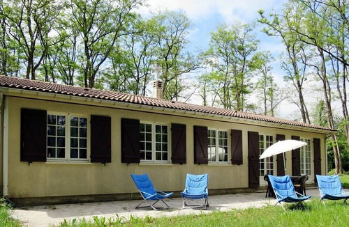 Saint-Laurent-de-Medoc Villa | Stunning private villa for 6 guests with WIFI, TV, terrace, pets allowed and parking