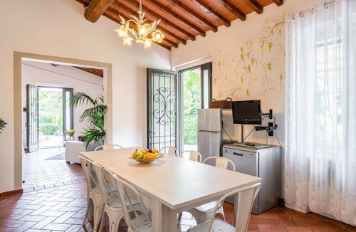 Montevarchi Villa | Stunning private villa for 12 people with WIFI, hot tub, private pool, A/C and TV