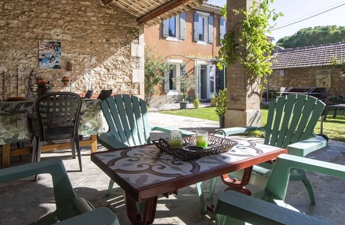 Oppede House | Stunning private villa for 4 people with TV and patio
