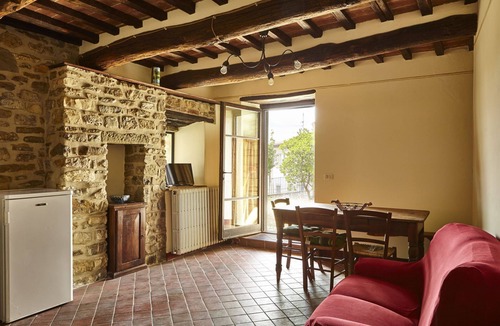 Capolona Villa | Stunning private villa for 18 people with WIFI, private pool, TV and pets allowed, close to Arezzo