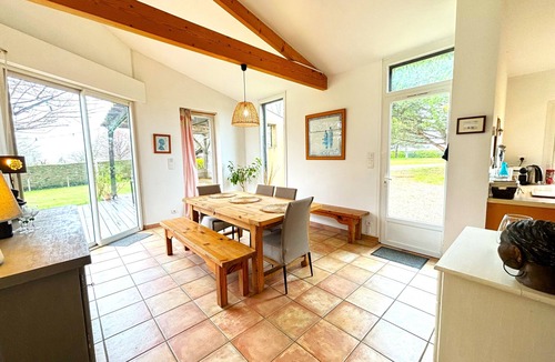 Le Bugue House | stylish architect house with huge garden and private pool, set 2km from Le Bugue