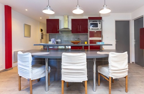 Le Penon Apartment | Stylish Seaside Apt Near Beach & Market, Newly Renovated, Parking & WIFI Included