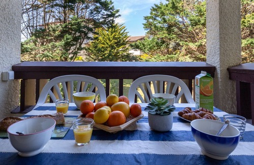 Le Penon Apartment | Stylish Seaside Apt Near Beach & Market, Newly Renovated, Parking & WIFI Included