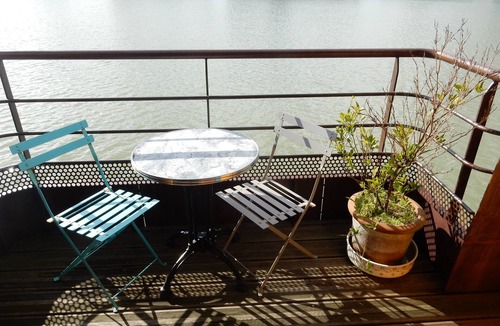 Bassins a Flot Boat Rental | Suite "art-déco"