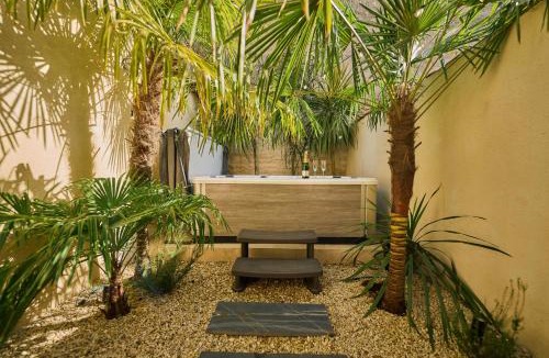 Cognac Apartment | Suite atypique - Jacuzzi privatif en centre ville de Cognac
