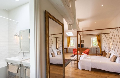 Latresne House | Suite Cèdre, Château Gassies, charm 15 minutes from Bordeaux, up to 4 guests