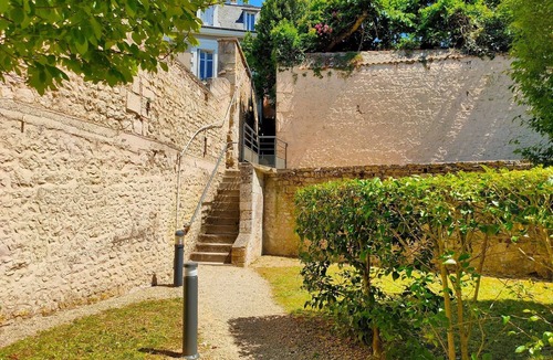 Poitiers Apartment | Summer 2023-Studio furnished 3* residence with indoor pool