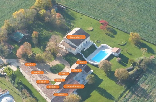 Saint-Pierre-d'Amilly House | Sunflowers gite: sleeps 4/5 in a complex of 6 gites in the countryside.