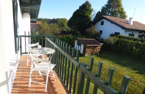 Saint-Pee-sur-Nivelle Apartment | Sunny garden apartment in a breathtaking location