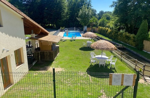 Saulgond Ski Chalet | SunnySide Chalet, Ideal for 6 People. Relax in this tranquil setting
