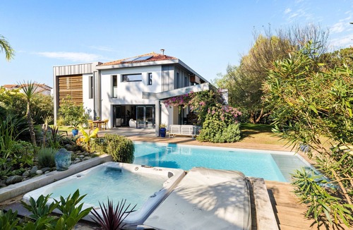 Anglet House | SUNSHINE - Villa, Pool, Jacuzzi, Anglet-BARNES